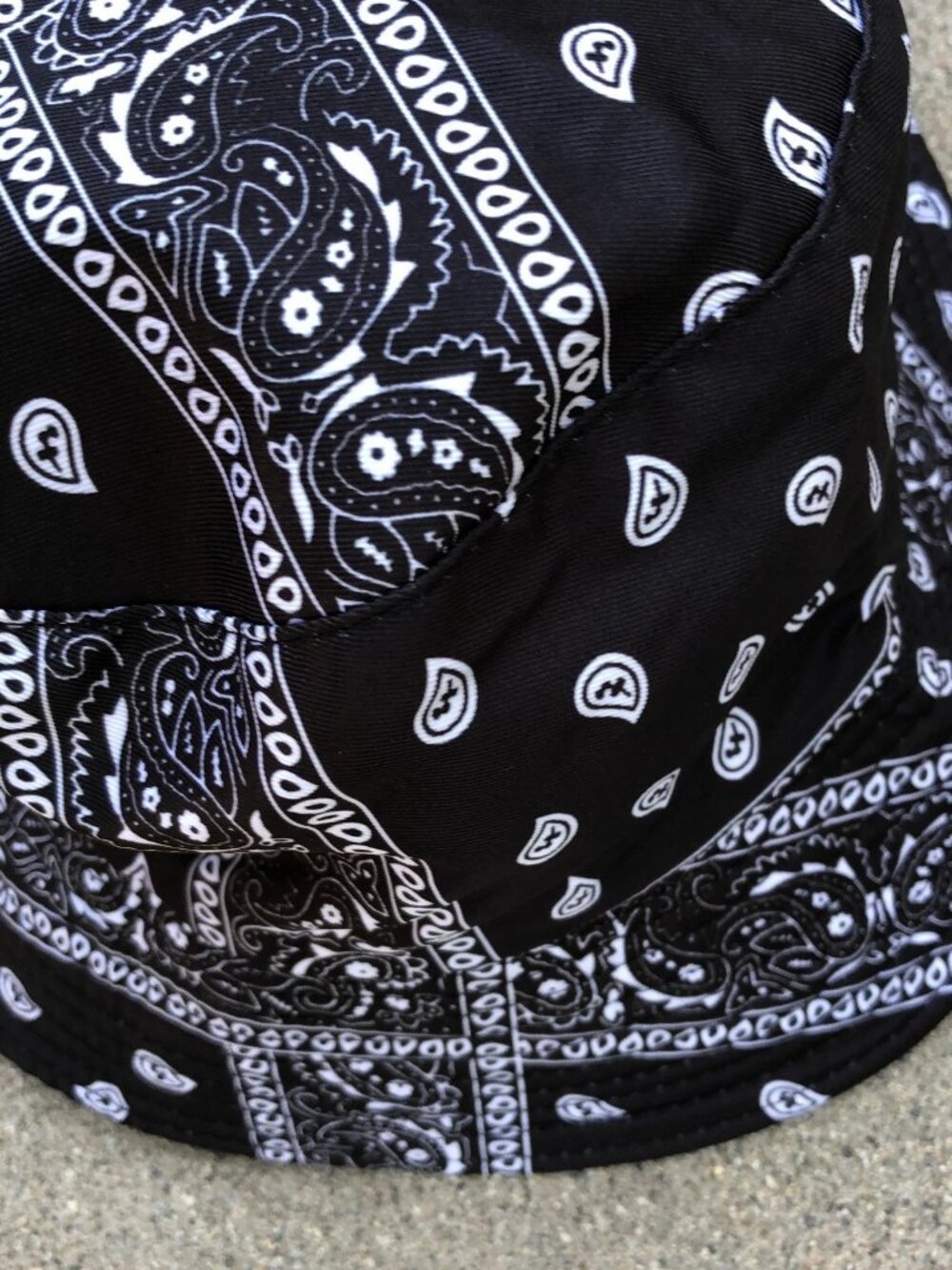 DO EVERYTHING IN LOVE Reversible Bucket Hat Women's Bandana Paisley Print Cap